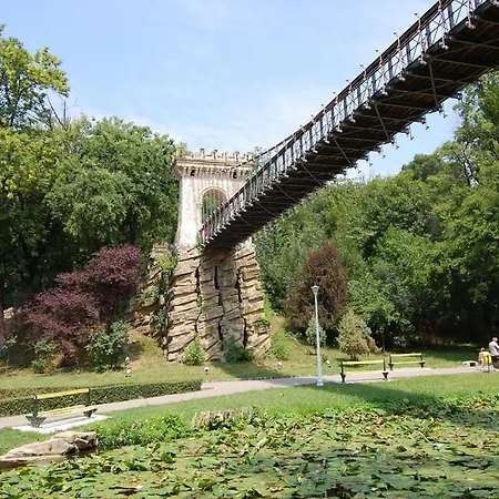 Romanescu Park Apartment